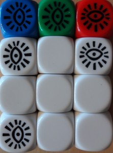 Les dés héros et les dés bonus blancs