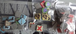 Les différents sachets de jetons du jeu